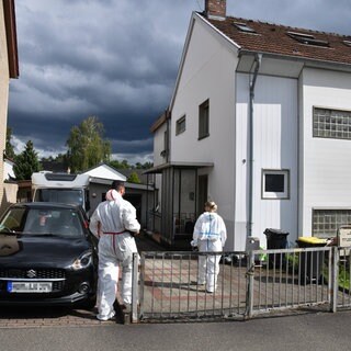 Im Homburger Stadtteil Erbach hat die Polizei am Mittwoch eine im Garten vergrabene Leiche entdeckt.