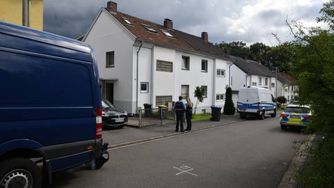 Im Homburger Stadtteil Erbach hat die Polizei am Mittwoch eine im Garten vergrabene Leiche entdeckt.