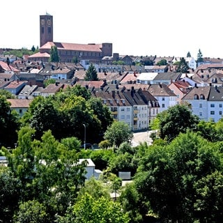 In den 1960er Jahren wurde jeder zweite Straßenschuh in Deutschland in Pirmasens hergestellt. Heute gibt es nur noch wenige Schuhfabriken.