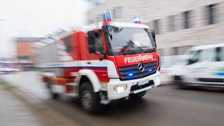 In Homburg ist ein fünfjähriger Junge beim Brand eines Autos schwer verletzt worden. Er kam in eine Spezialklinik nach Mannheim.