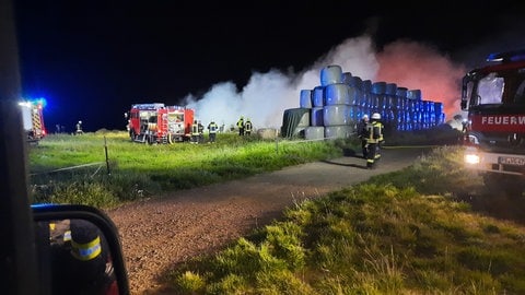 In Contwig bei Zweibrücken haben 100 Heuballen gebrannt.