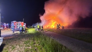 In Contwig bei Zweibrücken haben 100 Heuballen gebrannt.