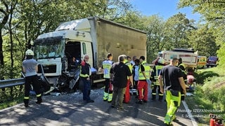 Zwei Lkw sind im Kreis Kusel zusammengestoßen