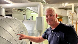 Ein Sorgenkind für Bürgermeister Ralf Hechler: Nach mehr als 30 Jahren kommt die Technik im Azur-Bad in Ramstein-Miesenbach an ihre Grenzen. 
