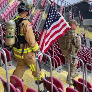 Feuerwehrleute im Fritz Walter-Stadion