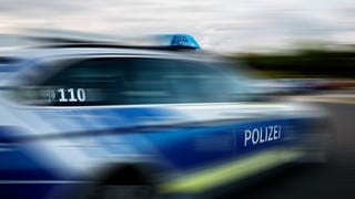 Lkw baut mehrere Unfälle auf der A63 im Donnersbergkreis - Polizei im Einsatz