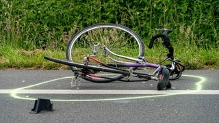 Symbolbild: In Altenglan und Zweibrücken sind zwei Radfahrer bei Zusammenstößen mit Autos schwer verletzt worden.