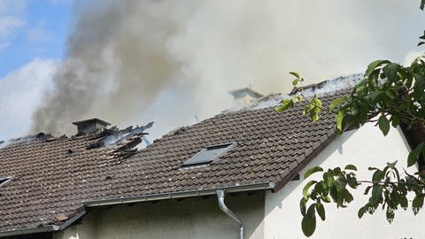 Feuerwehr im Kreis Kusel im Einsatz: Brand in Bedesbach