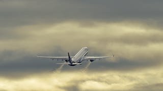Ein Flugzeug der Lufthansa hat über Baumholder Kerosin abgelassen