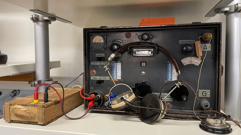 Altes Radio mit Kopfhörern - 100 Jahre Radio im Radiomuseum Obermoschel