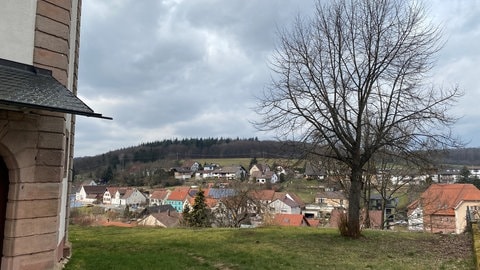 Der Ort Neuhemsbach im Winter