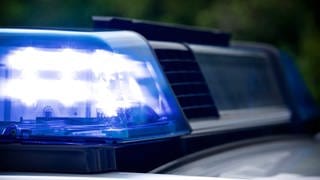 Ein Mann ist in Niederkirchen von einem Bus erfasst und getoetet worden.
