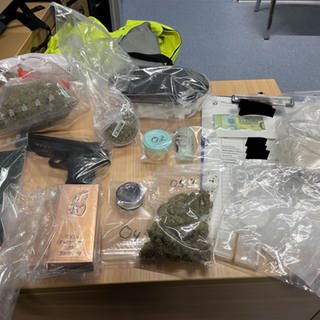 Die Polizei hat bei einem Mann aus Dahn verschiedene Drogen gefunden.