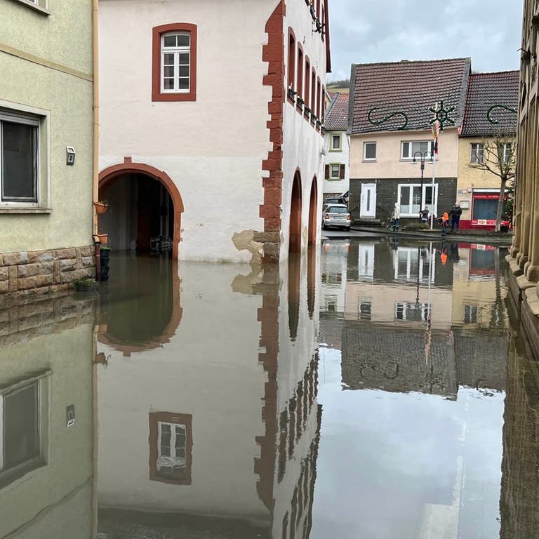 In Odenbach steht die Altstadt unter Wasser.
