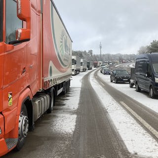 Seit Stunden geht auf der A6 bei Enkenbach-Alsenborn nichts mehr.