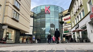 Das Einkaufsverhalten der Menschen hat sich verändert, sagt Sabine Friedrich, die Centermanagerin der Shopping-Mall "K in Lautern". Darauf will sich das Einkaufscenter in Kaiserslautern mit einem neuen Konzept einstellen. 