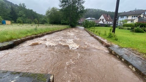 Die Wieslauter im strömenden Regen.