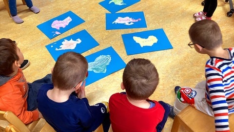 Kinder beim Projekt zur Vielfalt in der Kita Regenbogen