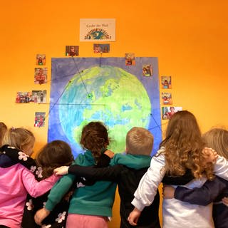 Kinder beim Projekt zur Vielfalt in der Kita Regenbogen