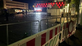 Die Fußballparty auf dem Stiftsplatz in Kaiserslautern ist beendet. 