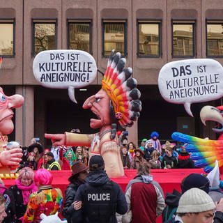 Rosenmontagszug in Düsseldorf, Motivwagen kulturelle Aneignung
