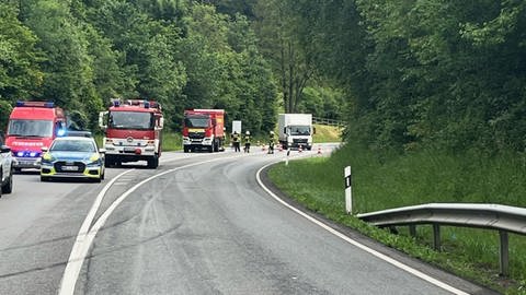 Samstagmorgen ist es zwischen Kusel und Konken zu einem Unfall gekommen. Ein Kleinbus ist nach Feuerwehr-Angaben von der Fahrbahn abgekommen und hat sich überschlagen.