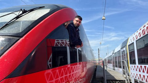 Hendrik Münz aus Kaiserslautern, Quereinsteiger zum Triebfahrzeugführer (Tf) bei DB Regio und ehemaliger Soldat, kam von der Bundeswehr zur Deutschen Bahn.
