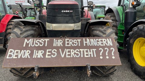 Landwirte wollen heute mit ihren Traktoren durch Kaiserslautern fahren, um hier gegen die Kürzungen der Agrarsubventionen zu protestieren.