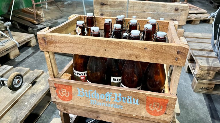 Bierflaschen aus vergangenen Zeiten: 150 Jahre lang wurde bei Bischoff in Winnweiler Bier gebraut.