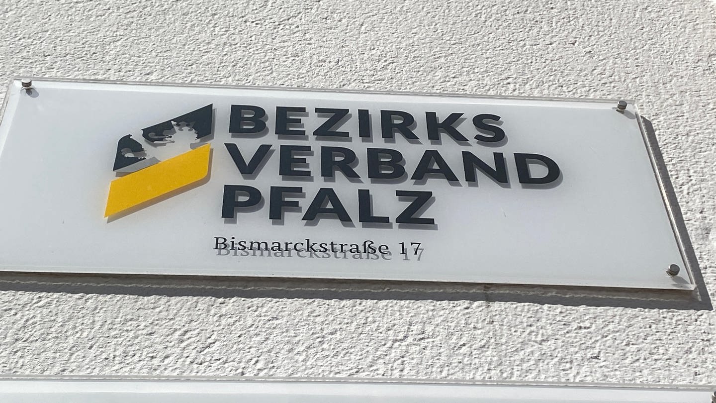 Der Bezirksverband und der Bezirkstag Pfalz haben ihren Sitz in Kaiserslautern.