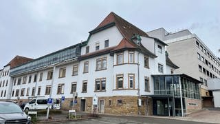 Das Pfalzklinikum ist in Rockenhausen in einem Gebäude mit dem Westpfalz-Klinikum. Die psychiatrische Einrichtung befasst sich aber auch mit einem Neubau in einem von der Stadt geplanten Gewerbegebiet. 