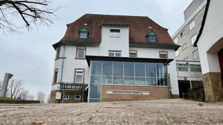 Das Pfalzklinikum ist in Rockenhausen in einem Gebäude mit dem Westpfalz-Klinikum. Derzeit wird geprüft, ob ein Neubau oder ein Umbau die bessere Lösung ist. 