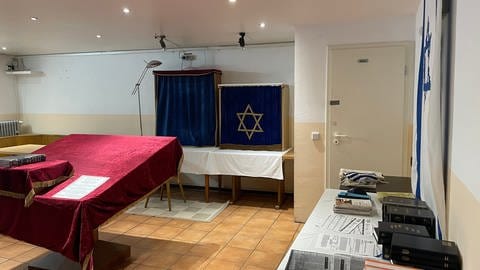 Altar mit der Tora im jüdischen Gemeindehaus in der Helenenstraße in Kaiserslautern