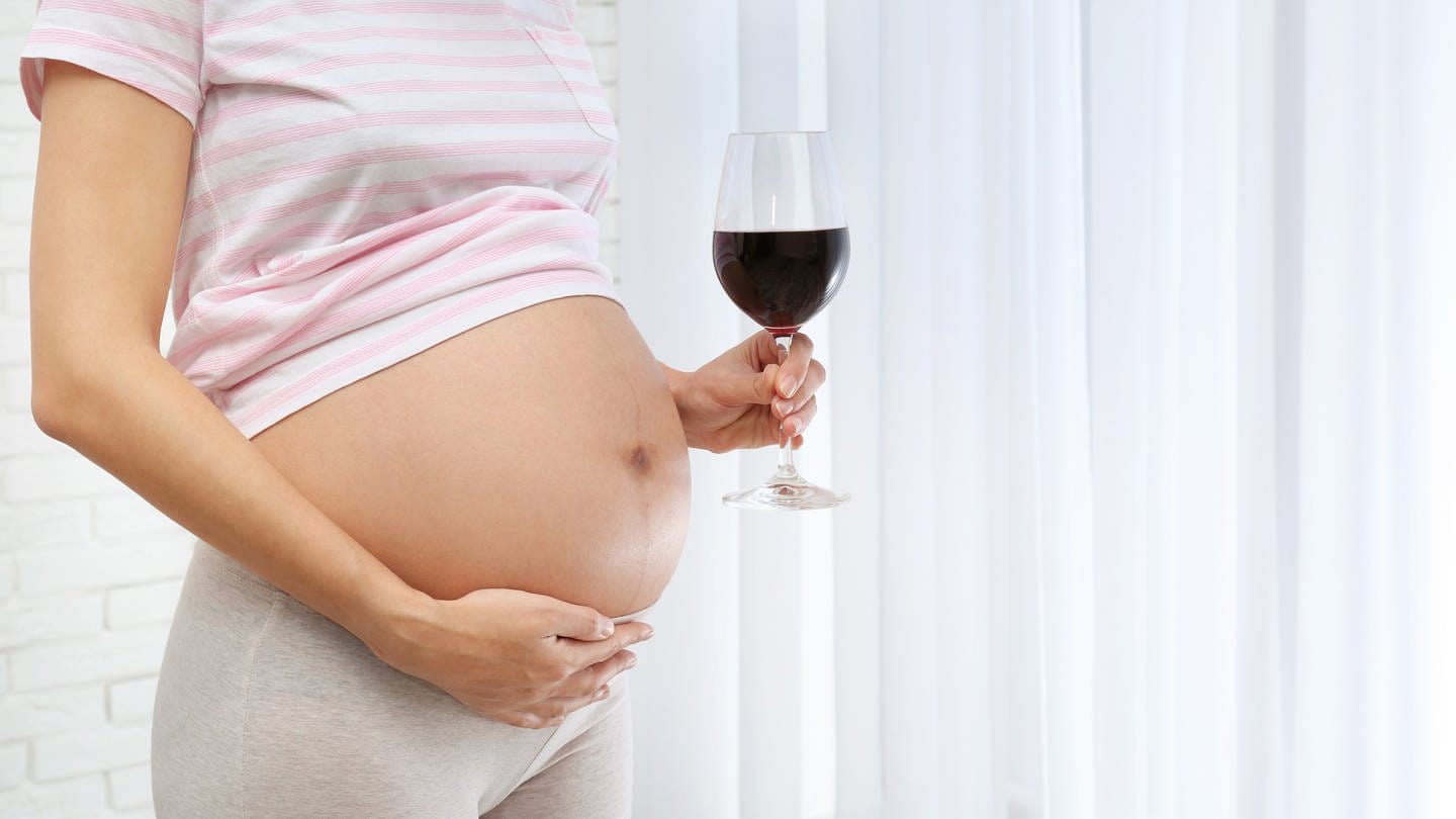 Viele Menschen wissen nicht um die unheilbaren Folgen für das Kind, wenn die Mutter während der Schwangerschaft trinkt, so FASD-Beraterin aus Kaiserslautern. (Symbolbild)