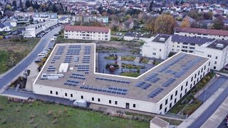 Die Bürger-Energie-Genossenschaft Südwestpfalz Saarpfalz hat in der Region Vieles vor. Auf dem Haus Kana der Diakonie Zweibrücken haben sie schon Photovoltaik installiert, bald soll Freiflächen-PV und Agri-PV-Anlagen dazukommen.