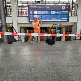 Wegen eines Tötungsdelikts war der Hauptbahnhof Kaiserslautern längere Zeit gesperrt.