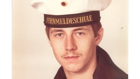 Ein Portraitfoto vom ehemaligen Funker Ludwig Weber aus seiner Zeit auf dem U-Boot U17. 