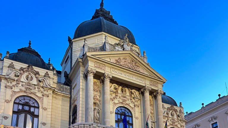 In der Innenstadt von Pécs in Ungarn gibt es zahlreiche historische Gebäude. "Eine Stadt, die man durchaus mögen kann", sagt Moritz. 