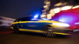 Auf der B10 bei Hinterweidenthal hat sich ein Autofahrer eine Verfolgungsjagd mit der Polizei geliefert.