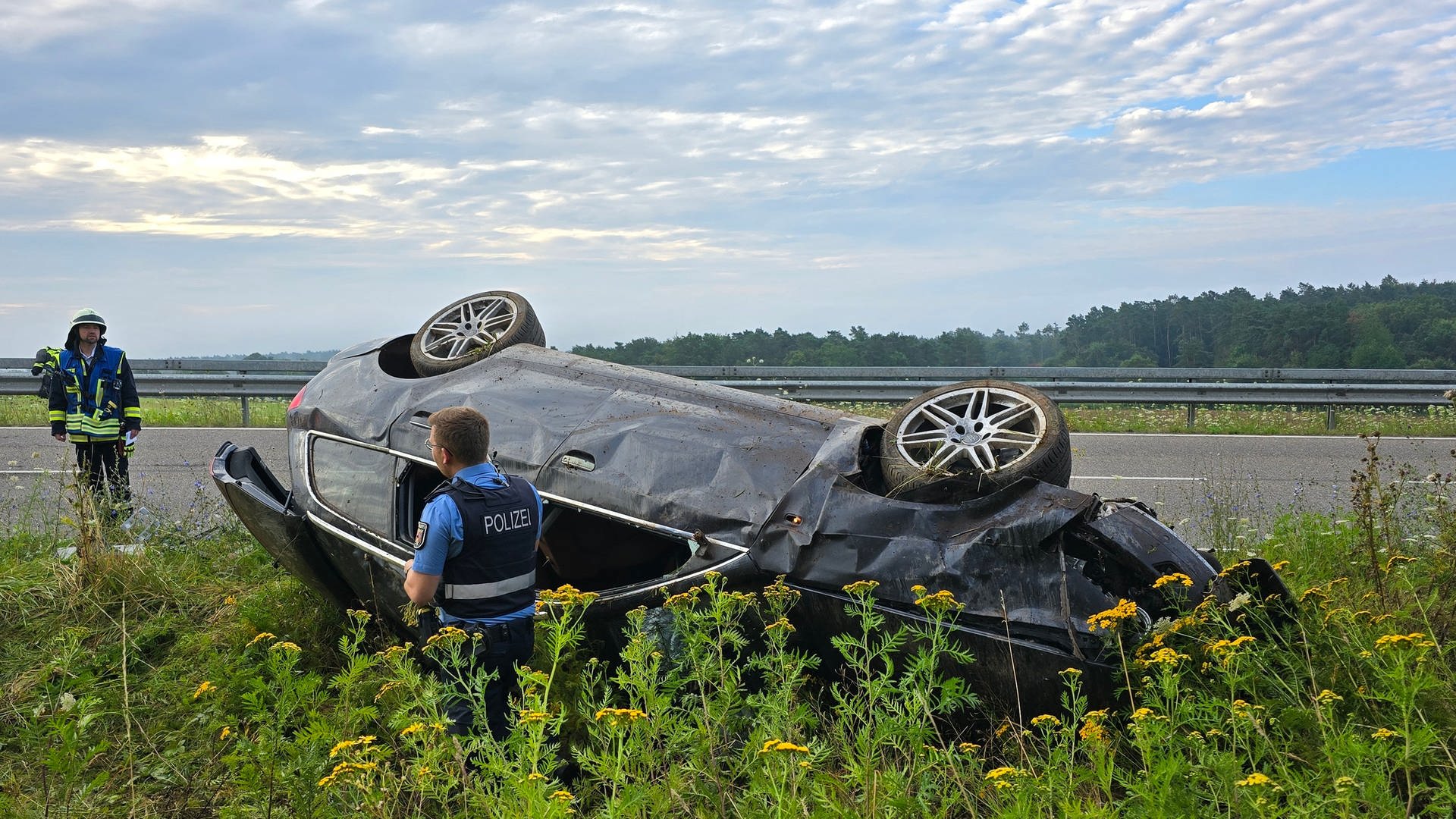 Schwerer Unfall bei Schönenberg-Kübelberg: Auto überschlägt sich