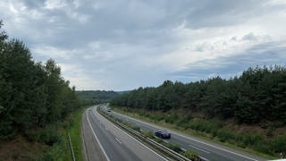 Schon in der Vergangenheit wurden Gegenstände von Brücken bei Mehlingen im Kreis Kaiserslautern auf die A63 geworfen. 