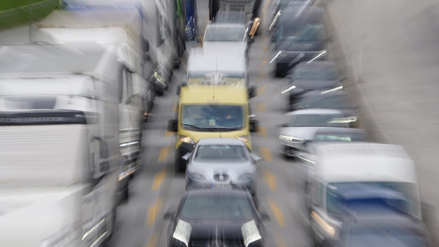 An der A6 wird die Anschlussstelle Ramstein-Miesenbach erneuert. Wegen der Arbeiten kann es zu Verkehrsbehinderungen kommen. (Foto: picture alliance/dpa | Marcus Brandt)