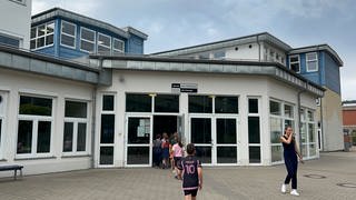 Die Realschule Plus in Queidersbach ist jetzt Demokratie-Schwerpunktschule.