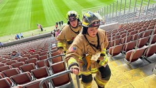 Treppenlauf auf dem Betze: Feuerwehrleute erinnern an die Opfer der Anschläge vom 11. September 2001.