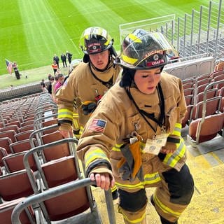 Treppenlauf auf dem Betze: Feuerwehrleute erinnern an die Opfer der Anschläge vom 11. September 2001.