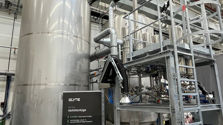 Eröffnungsfeier bei der Firma E-Lyte - Erste deutsche Produktionsanlage für Batterie-Elektrolyte