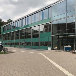 Die Hochschule Kaiserslautern hat ein neues Werkstatt- und Laborgebäude bekommen.