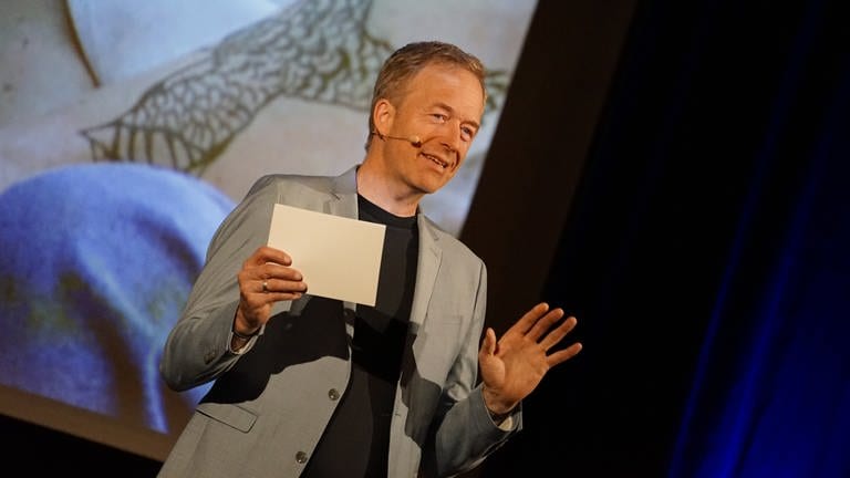 SWR-Moderator Martin Seidler führte durch den Abend in Kaiserslautern. 