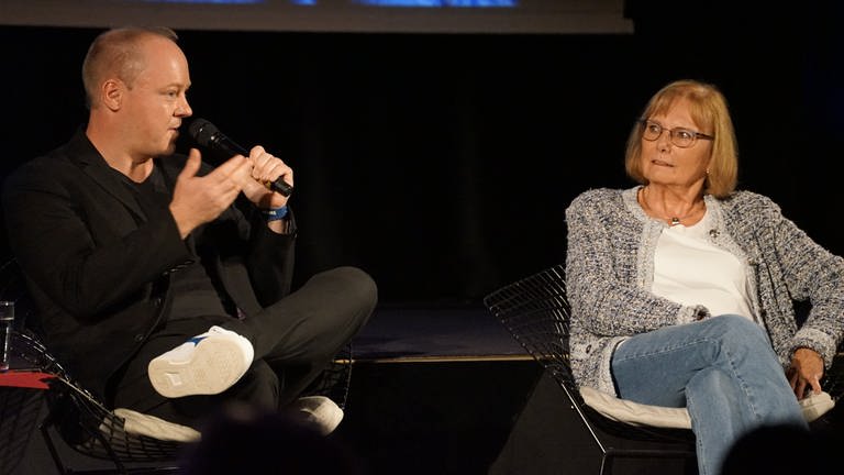 Auch Ingrid App, die ehemalige Grundschullehrerin von Christian Baron, war bei der Vorpremiere im SWR Studio in Kaiserslautern dabei. 