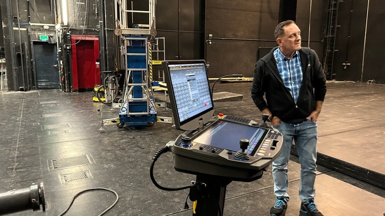 Das Pfalztheater Kaiserslautern beendet die Sanierung im Großen Saal.